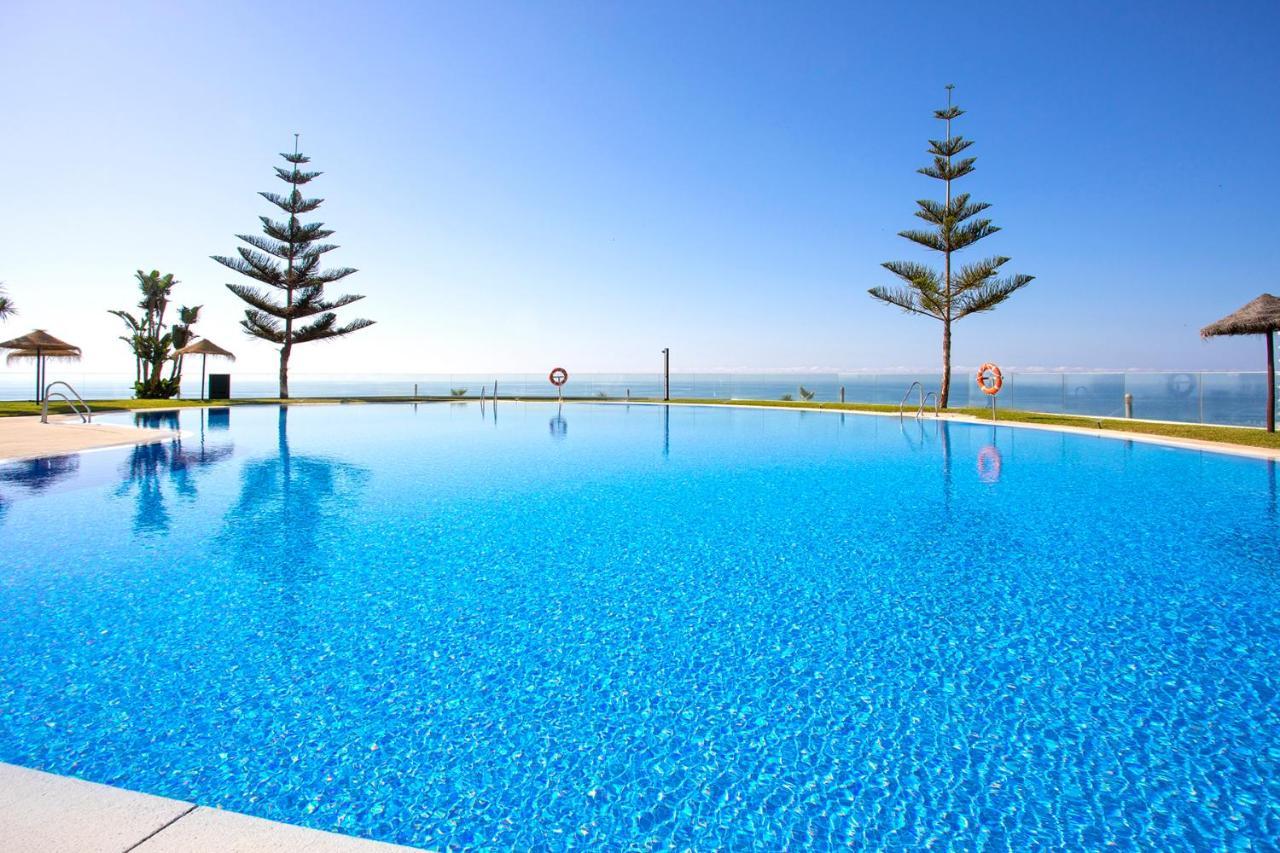 Beach And Pool Holidays At The Grand Coloso Benalmádena Dış mekan fotoğraf